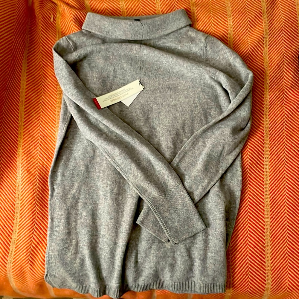 Cashmere gray sweater
